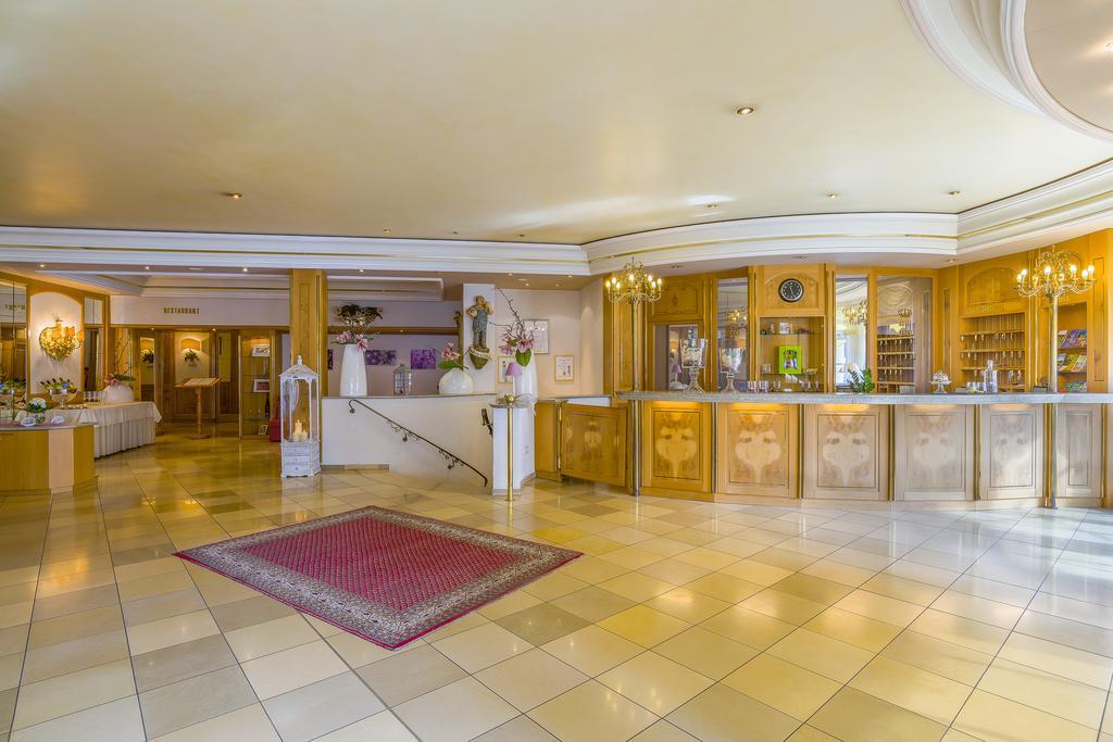 Hotel Krone Alzenau Bagian luar foto