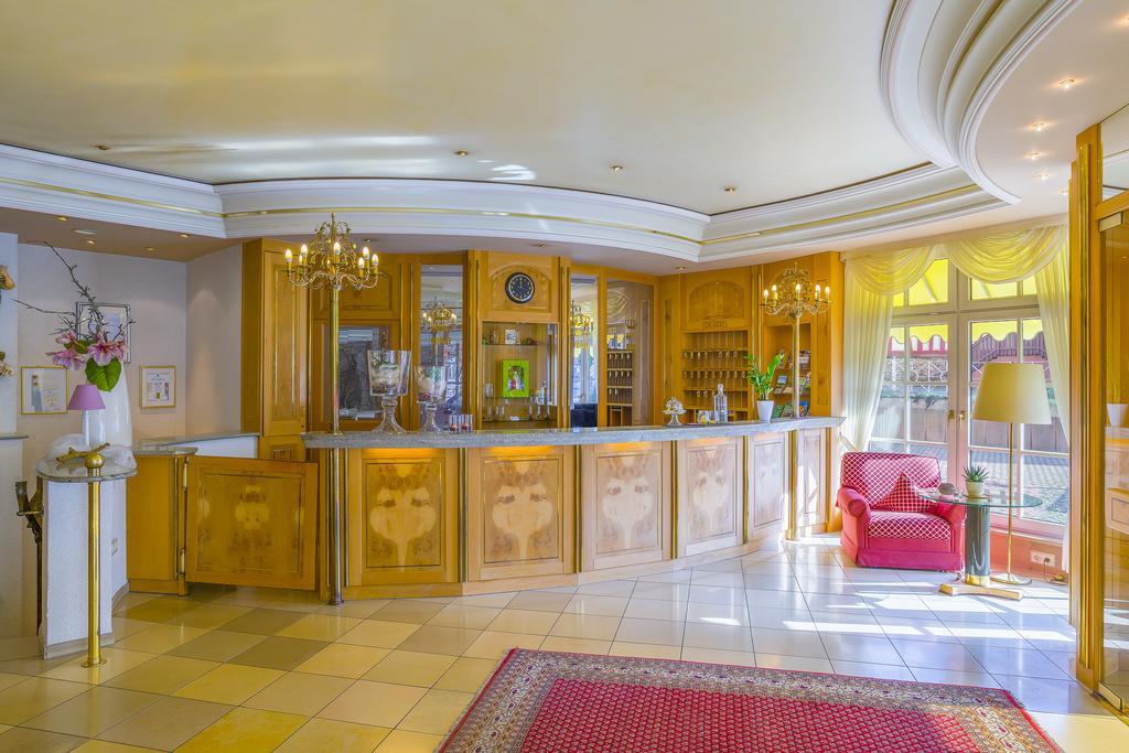 Hotel Krone Alzenau Bagian luar foto