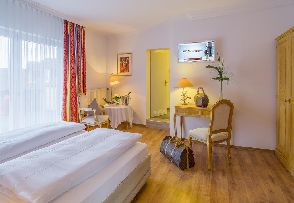Hotel Krone Alzenau Bagian luar foto