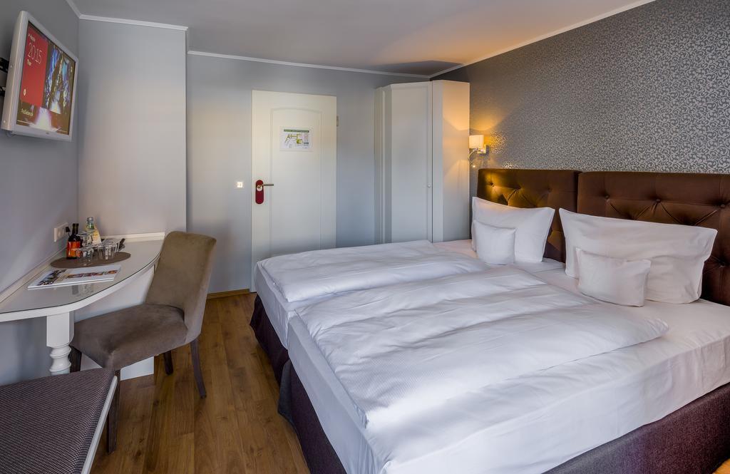 Hotel Krone Alzenau Bagian luar foto