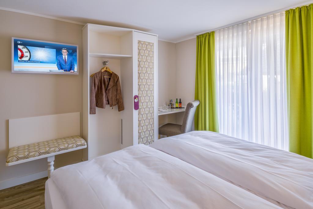 Hotel Krone Alzenau Bagian luar foto