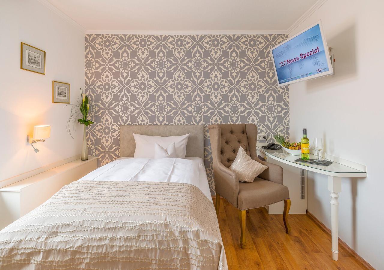 Hotel Krone Alzenau Bagian luar foto